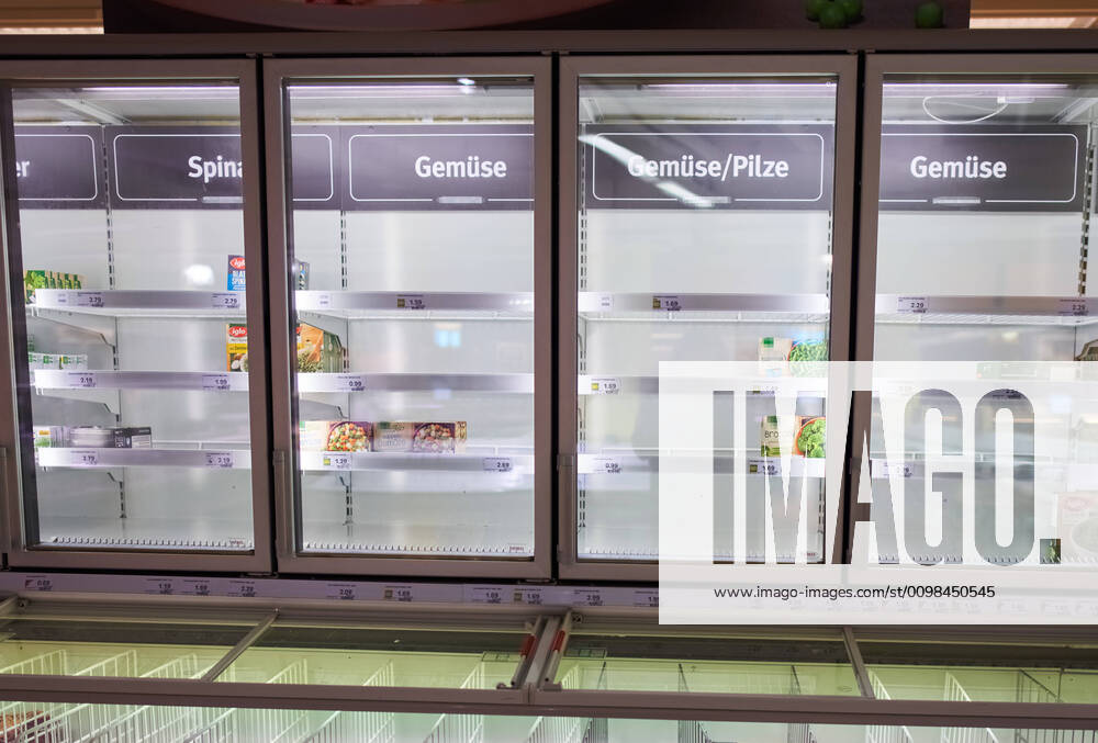 Supermarket in Marktoberdorf, March 24, 2020. Empty shelves of vegetables food due to the Corona virus disease (COVID-19) on March 24, 2020 in Marktoberdorf, Germany