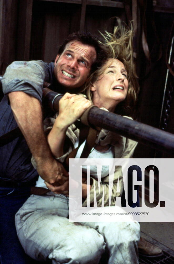 TWISTER, Bill Paxton, Helen Hunt, 1996 Warner Bros Courtesy Everett Collection !ACHTUNG AUFNAHMEDATUM GESCHÄTZT! PUBLICATIONXNOTxINxCANxCHNxFRAxITAxJPNxNORxPOLxRUSxESPxUKxUSA