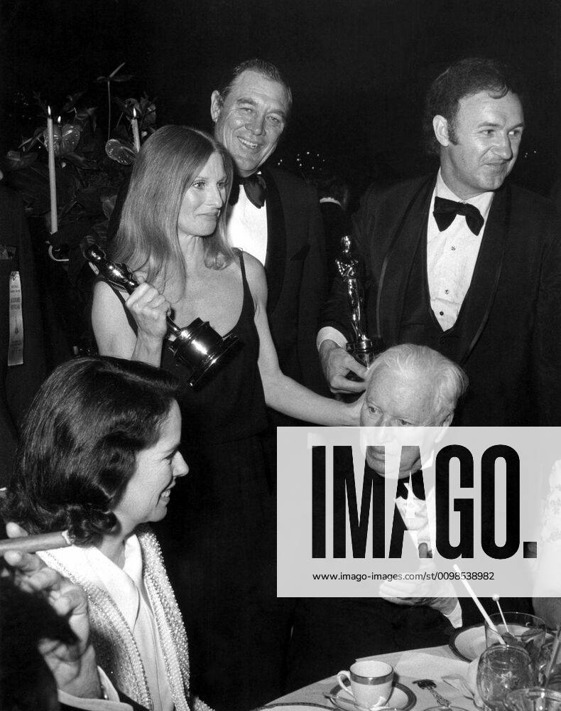 OSCARS. Bester Nebendarsteller. Preisträger 1971-1980 1971: Post Oscar partying with OONA CHAPLIN, CLORIS LEACHMAN Best Supporting Actress, LAST PICTURE SHOW , BEN JOHNSON Best Supporting Actor, LAST PICTURE SHOW , CHARLIE CHAPLIN special Oscar , GENE HACKMAN Best Actor, THE FRENCH CONNECTION , 1972 Courtesy Everett Collection !ACHTUNG AUFNAHMEDATUM GESCHÄTZT! PUBLICATIONXNOTxINxCANxCHNxFRAxITAxJPNxNORxPOLxRUSxESPxUKxUSA