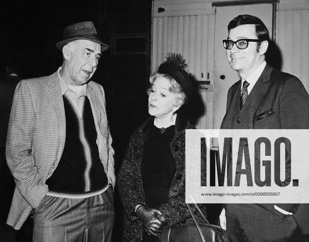 OSCARS: Beste Nebendarstellerin, Preisträgerinnen 1971-1980 AIRPORT, from left: writer director George Seaton, Helen Hayes, producer Ross Hunter on set, 1970 Courtesy Everett Collection !ACHTUNG AUFNAHMEDATUM GESCHÄTZT! PUBLICATIONXNOTxINxCANxCHNxFRAxITAxJPNxNORxPOLxRUSxESPxUKxUSA