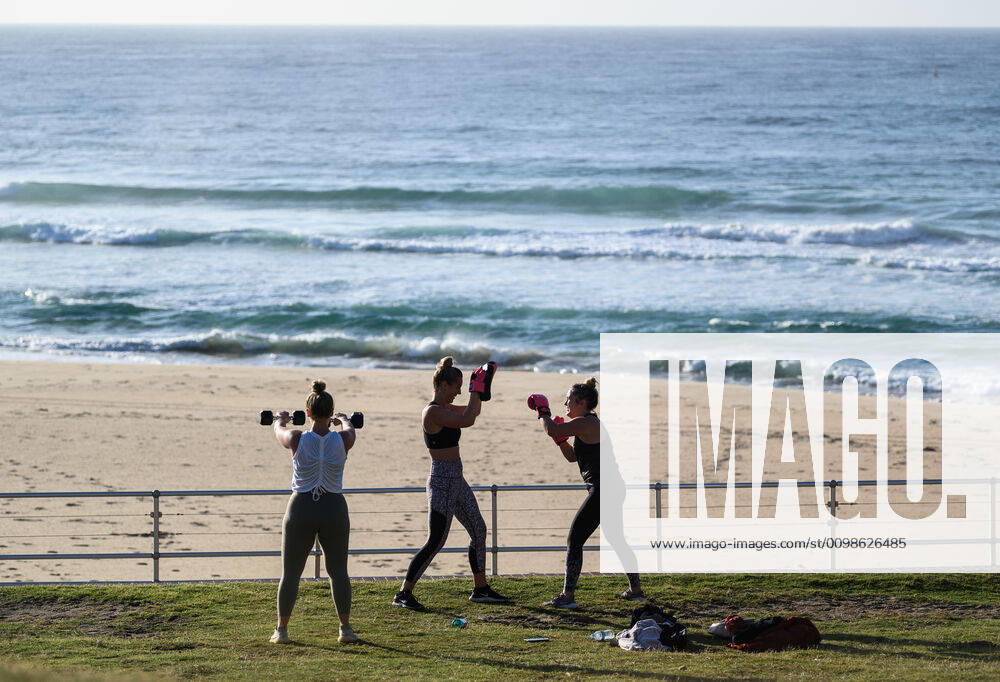 AUSTRALIA CORONAVIRUS COVID-19, People exercising near Bondi Beach, in Sydney, Saturday, March 28, 2020. The Australian Federal Government have introduced strict social distancing rules in an effort to contain the COVID-19 Coronavirus pandemic. ( NO ARCHIVING, , NO USE IN BOOKS WITHOUT CONSENT SYDNEY NSW AUSTRALIA