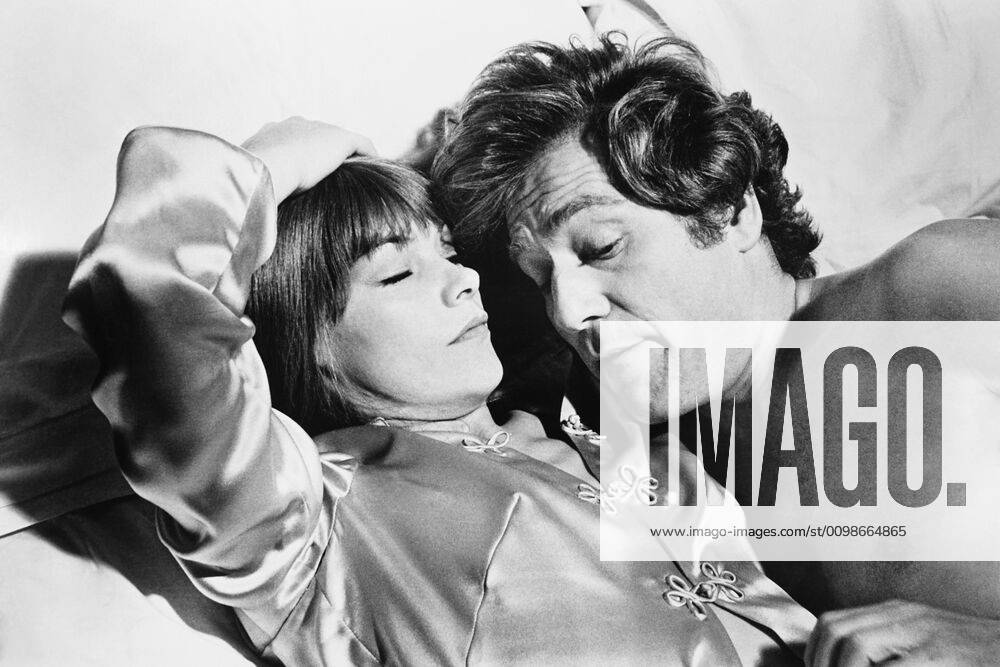 OSCARS. Beste Hauptdarstellerin. Preisträgerinnen 1971-1980 A TOUCH OF CLASS, from left: Glenda Jackson, George Segal, 1973 !ACHTUNG AUFNAHMEDATUM GESCHÄTZT! PUBLICATIONXNOTxINxCANxCHNxFRAxITAxJPNxNORxPOLxRUSxESPxUKxUSA