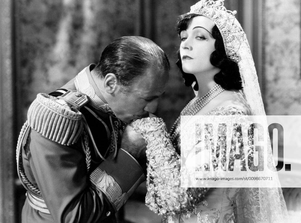 A WOMAN COMMANDS, from left, Roland Young, Pola Negri, 1932 Courtesy Everett Collection !ACHTUNG AUFNAHMEDATUM GESCHÄTZT! PUBLICATIONXNOTxINxCANxCHNxFRAxITAxJPNxNORxPOLxRUSxESPxUKxUSA