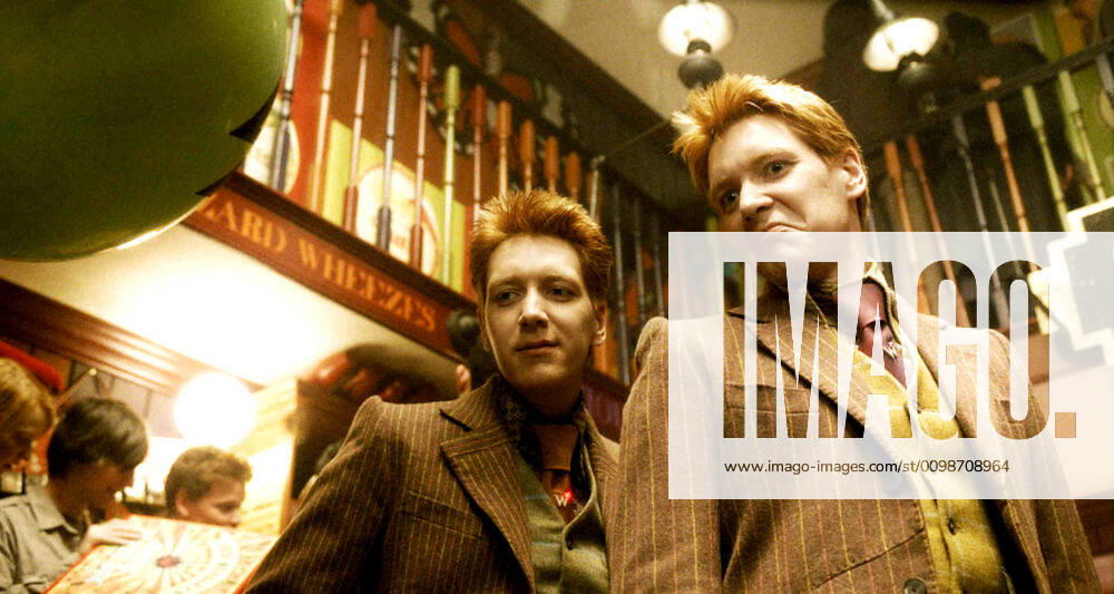 HARRY POTTER AND THE HALF-BLOOD PRINCE, James Phelps, Oliver Phelps, 2009. Warner Bros. courtesy Everett Collection Warner Bros Courtesy Everett Collection !ACHTUNG AUFNAHMEDATUM GESCHÃ„TZT! PUBLICATIONXNOTxINxCANxCHNxFRAxITAxJPNxNORxPOLxRUSxESPxUKxUSA