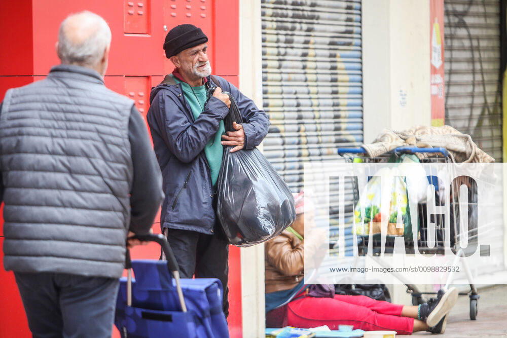 April 1, 2020 (Malaga) Homeless and homeless people are increasingly seen on the streets of Malaga on the occasion of the Coronavirus - ZUMAc161 20200401_zap_c161_018