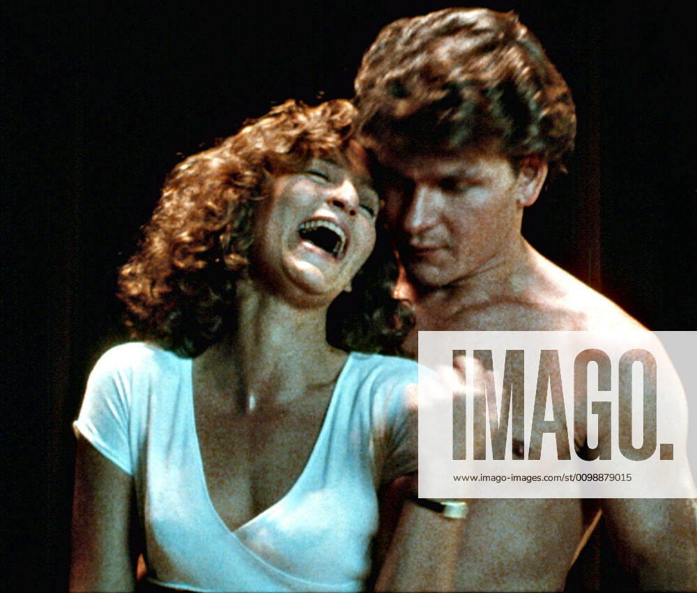 DIRTY DANCING, Jennifer Grey, Patrick Swayze, 1987. (c) Artisan Entertainment Courtesy: Everett Collection. Artisan Entertainment Courtesy Everett Collection !ACHTUNG AUFNAHMEDATUM GESCHÄTZT! PUBLICATIONXNOTxINxCANxCHNxFRAxITAxJPNxNORxPOLxRUSxESPxUKxUSA