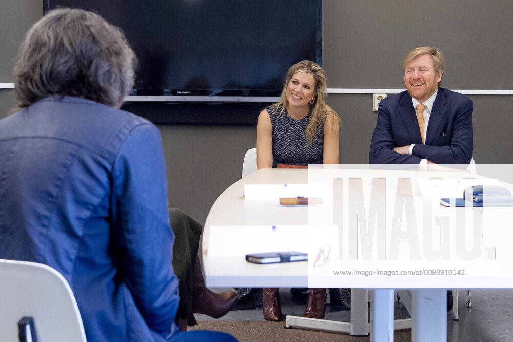 Bilder des Jahres 2020, Entertainment 04 April Entertainment Themen der Woche KW14 03-04-2020 Bilthoven Queen Maxima and King Willem-Alexander visited the RIVM, National Institute for Public Health and the Environment, in the context of the coronavirus (Covid-19) in Bilthoven. Meeting with the Outbreak Management Team and Jaap van Dissel and Hans Brug of Het Rijksinstituut voor Volksgezondheid en Milieu.