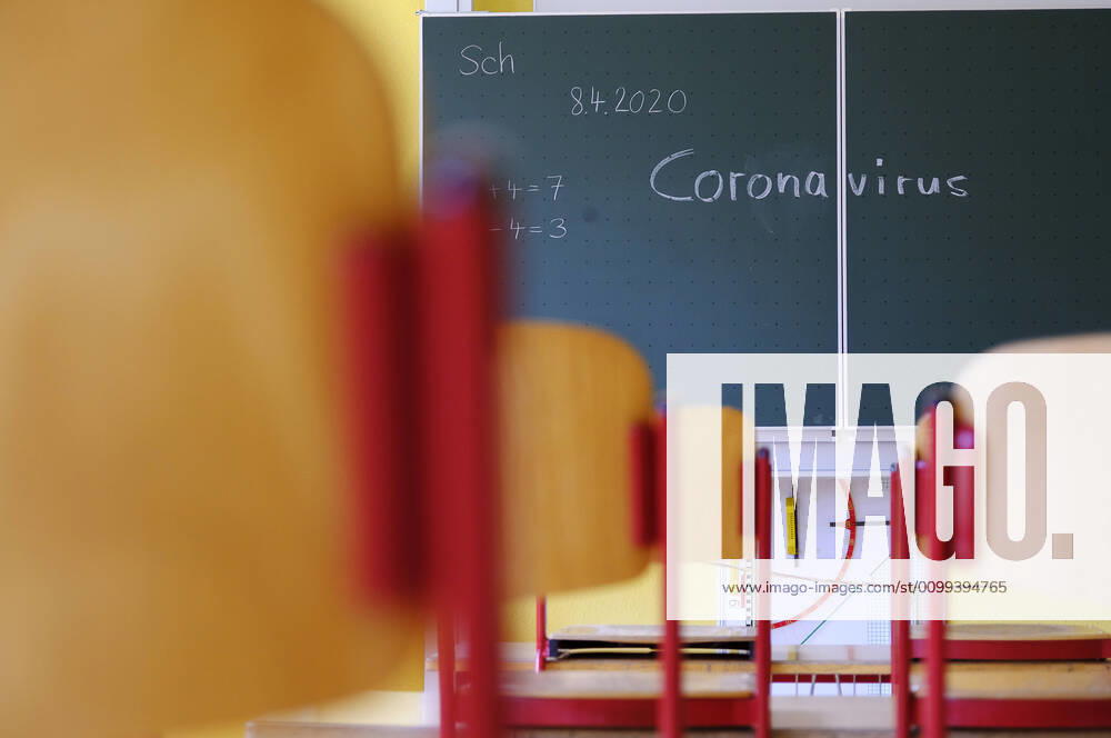 Deutschland - Rheinland-Pfalz Wolfstein - Grundschule Am Königsberg Leere Klassenzimmer in der Coronakrise Corona
