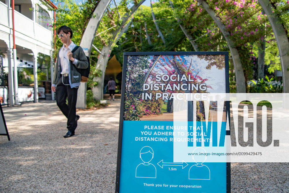 A sign saying social distancing in practice during Coronavirus crisis..Australian states including Queensland take strict new lockdown rules to stop the spread of Covid-19. Queensland Australia - ZUMAs197 20200416_zaa_s197_010