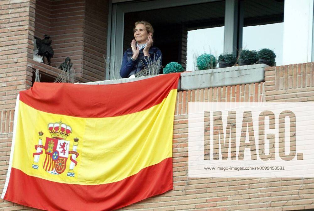 Infanta Elena on balcony applauding the toilets in Madrid 17 April, 2020 homage toilets balconies Cordon Press