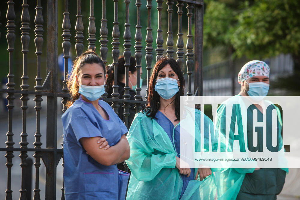 April 18, 2020 (Malaga) Today the solidarity applause of the 20 hours that gather every day at the hospital gates to pay homage to the health workers have joined with agents of the Malaga Local Police and civil protection service at the gates of the Malaga Regional Hospital,former Carlos de Haya Hospital. - ZUMAc161 20200418_zap_c161_021