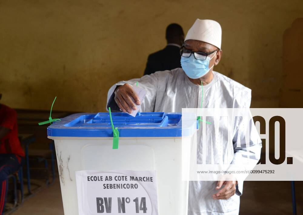 (200419) -- BAMAKO, April 19, 2020 (Xinhua) -- Malian President Ibrahim Boubacar Keita casts his ballot at a polling station in Bamako, Mali on April 19, 2020. The second round of legislative elections kicked off this Sunday at 8 a.m. GMT for Malian voters to choose the remaining 125 of the 147 deputies for Mali s National Assembly. (Photo by Habib Kouyate Xinhua) MALI-BAMAKO-LEGISLATIVE ELECTIONS-SECOND ROUND