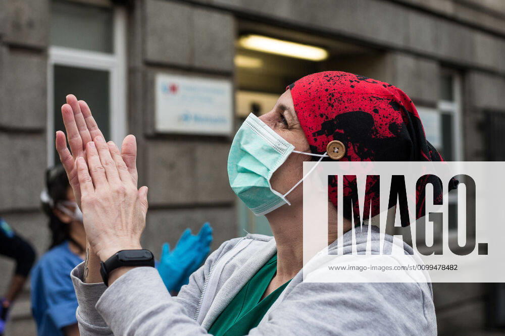 A health worker appreciate the support during the tribute to the health workers at the Hospital de la Princesa during the Covid-19 pandemic on April 19, 2020 in Madrid, Spain Madrid SPAIN - ZUMAa181 20200419_zaa_a181_071