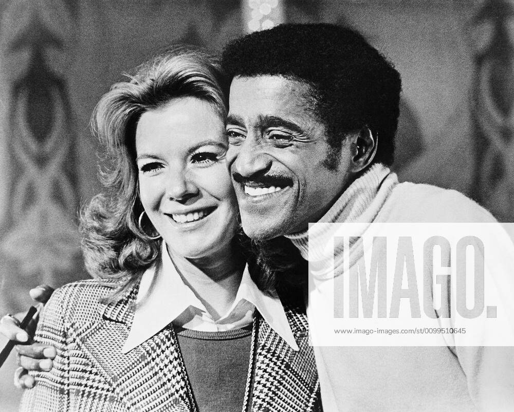 CHEVROLET PRESENTS BURT BACHARACH, from left: Vicki Carr, Sammy Davis Jr., 1972 !ACHTUNG AUFNAHMEDATUM GESCHÄTZT! PUBLICATIONXNOTxINxCANxCHNxFRAxITAxJPNxNORxPOLxRUSxESPxUKxUSA