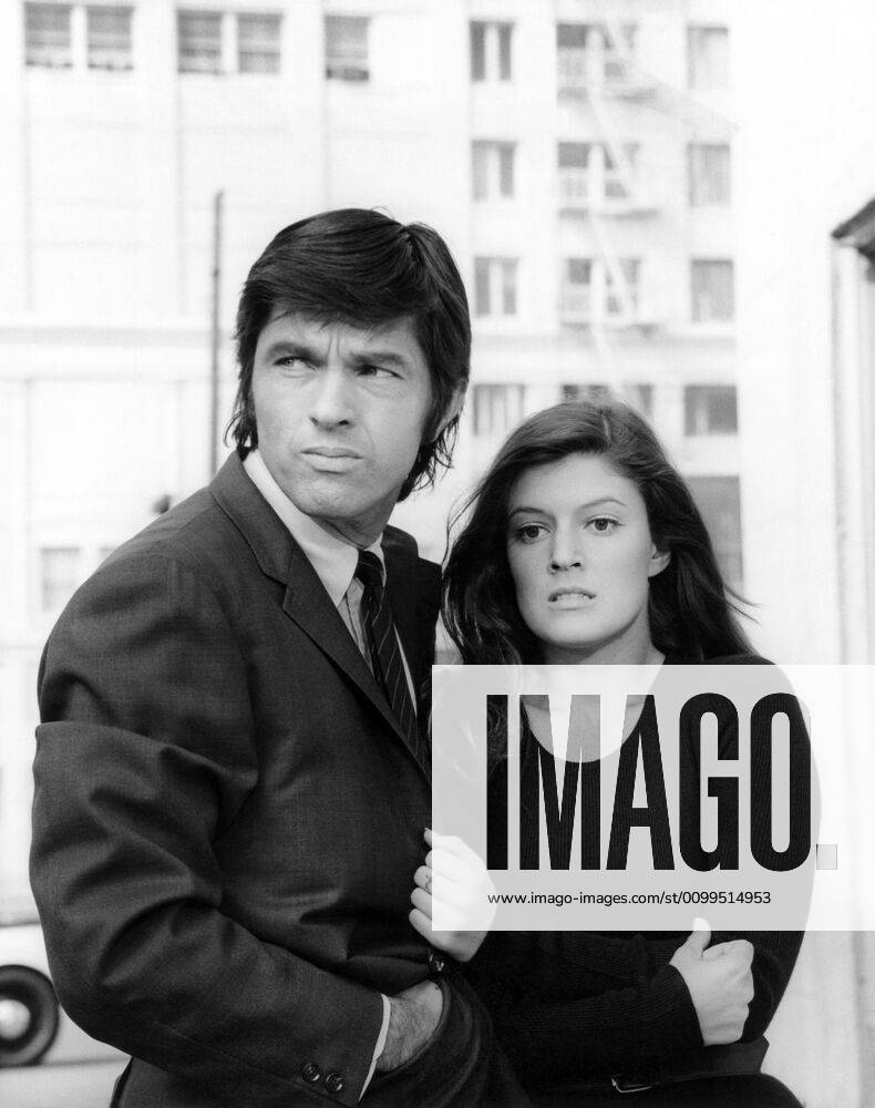 THE F.B.I., (from left): Tom Skerritt, Sherry Boucher, Unknown Victim , (Season 6, aired Jan. 3, 1971), 1965-74. Courtesy Everett Collection !ACHTUNG AUFNAHMEDATUM GESCHÄTZT! PUBLICATIONXNOTxINxCANxCHNxFRAxITAxJPNxNORxPOLxRUSxESPxUKxUSA