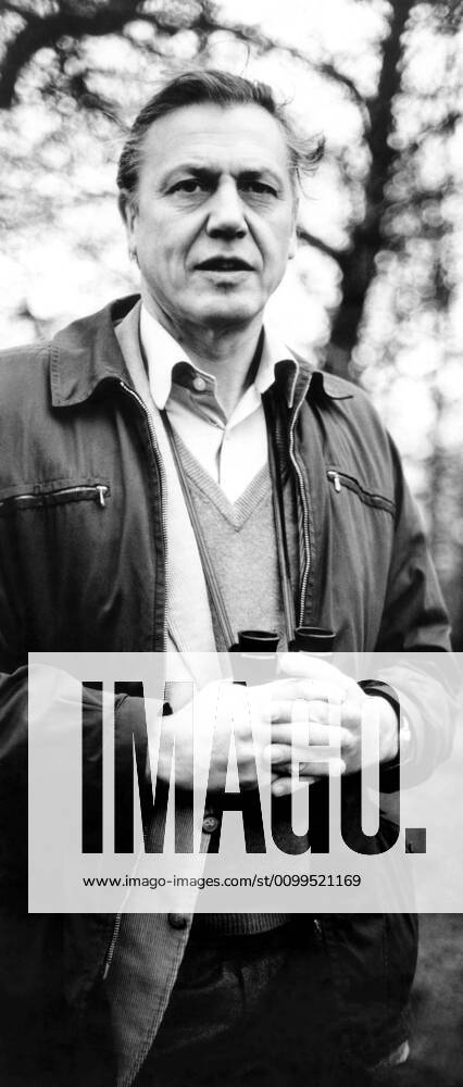 IMAGO ICONS: Sir David Attenborough LIFE ON EARTH, narrator David Attenborough, 1979, BBC Courtesy: Everett Collection BBC Courtesy Everett Collection !ACHTUNG AUFNAHMEDATUM GESCHÄTZT! PUBLICATIONXNOTxINxCANxCHNxFRAxITAxJPNxNORxPOLxRUSxESPxUKxUSA