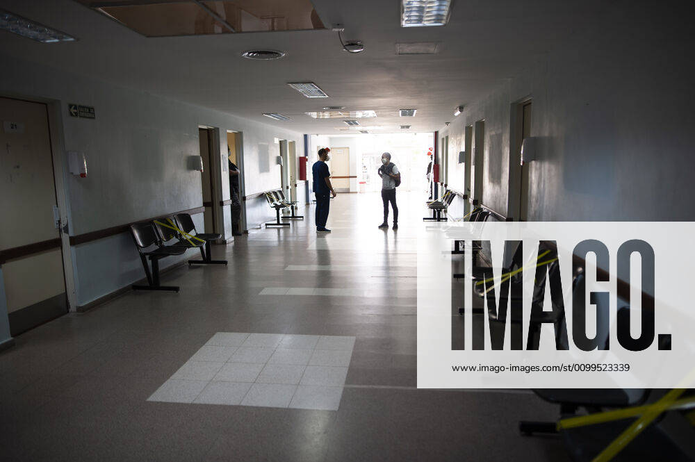 A doctor talks to a patient and tells him to wait for care. A sector inside Rawson Hospital in Cordoba city, is prepared it and isolated it for the reception of possible cases of Covid-19. Cordoba Argentina - ZUMA Pho 20200421_mda_b196_126
