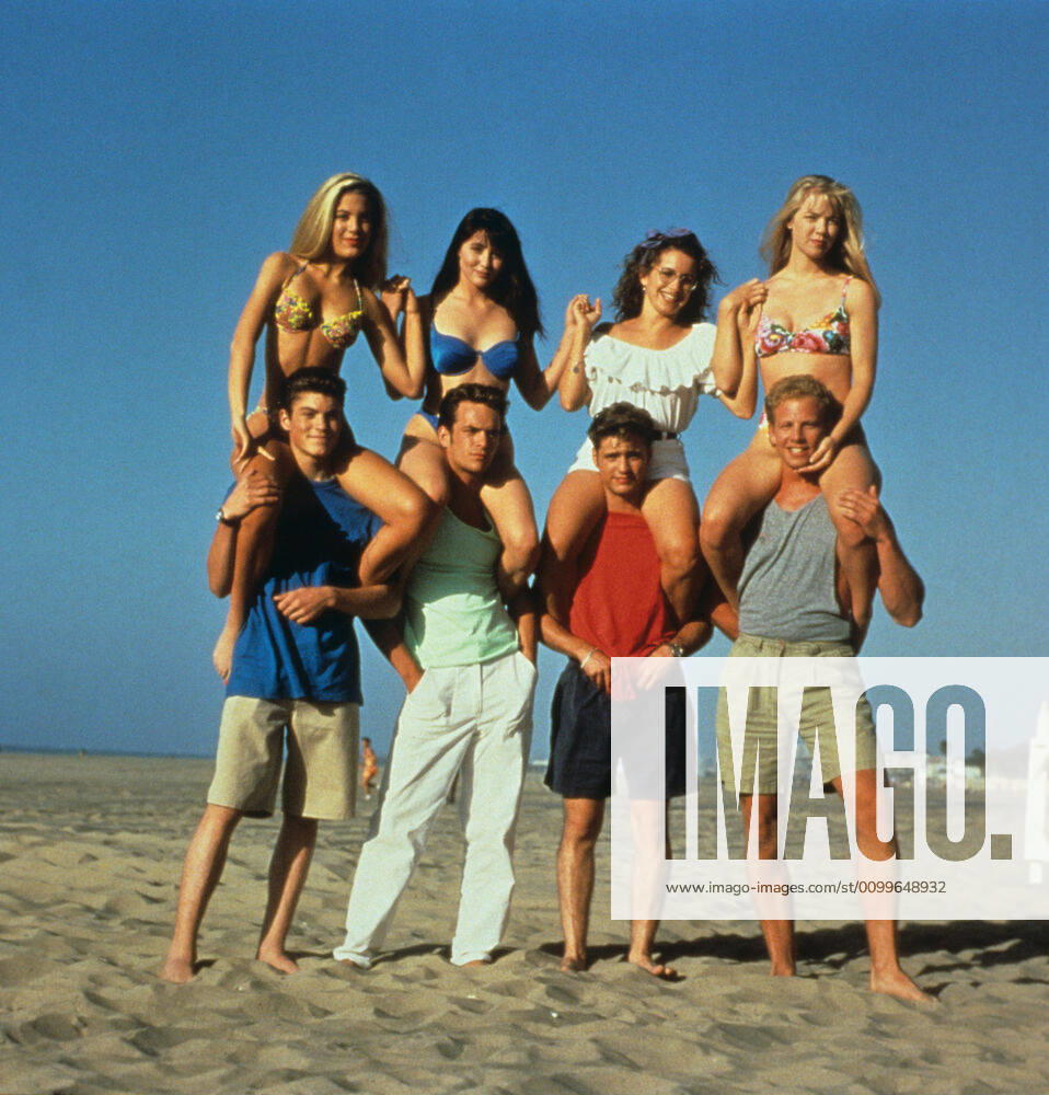 BEVERLY HILLS, 90210, 1990-2000, (cast photo 1990-94). Paramount Television Courtesy: Everett Collection !ACHTUNG AUFNAHMEDATUM GESCHÄTZT! PUBLICATIONXNOTxINxCANxCHNxFRAxITAxJPNxNORxPOLxRUSxESPxUKxUSA