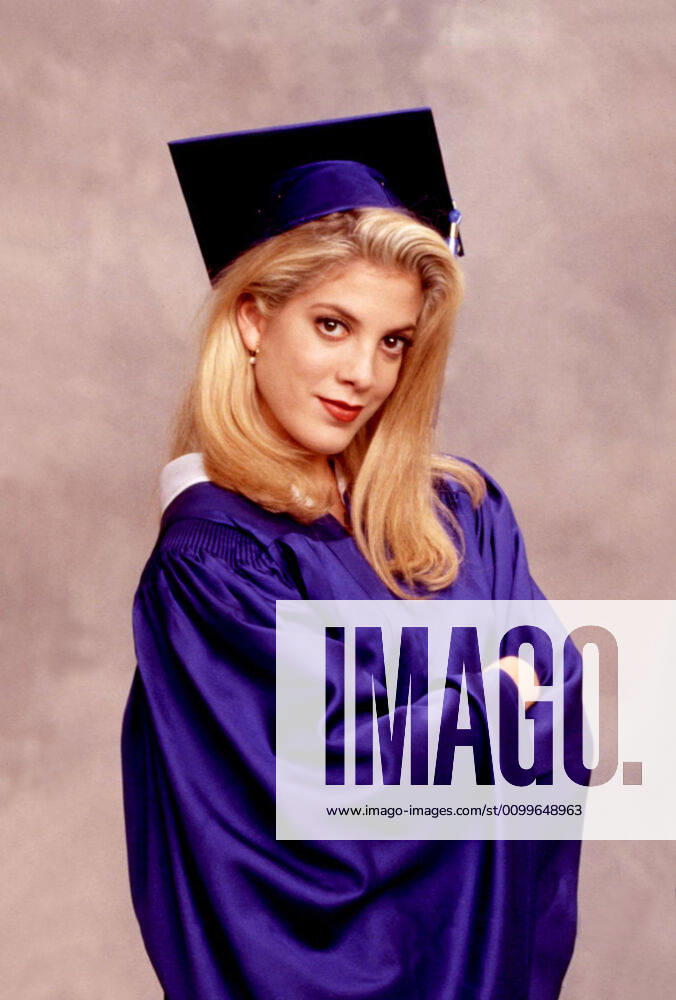 BEVERLY HILLS, 90210, 1990-2000, Tori Spelling, 1993 Courtesy Everett Collection !ACHTUNG AUFNAHMEDATUM GESCHÄTZT! PUBLICATIONXNOTxINxCANxCHNxFRAxITAxJPNxNORxPOLxRUSxESPxUKxUSA