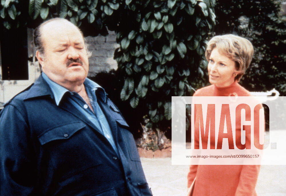 CANNON, (from left): William Conrad, Vera Miles, Fall Guy , (Season 5, aired Nov. 5, 1975), 1971-76. Courtesy Everett Collection !ACHTUNG AUFNAHMEDATUM GESCHÄTZT! PUBLICATIONXNOTxINxCANxCHNxFRAxITAxJPNxNORxPOLxRUSxESPxUKxUSA