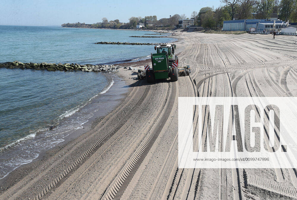 Strand in Niendorf, Spuren, Strandsaeuberung Niendorf