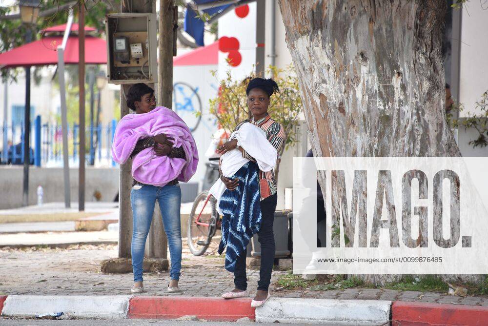 African immigrants wait for aid packages distributed by the municipality of Kram on April 24, 2020 in Tunis, Tunisia. African immigrants affected by new type of coronavirus precautions (Covid-19) in Tunisia NEWS : Covid 19 Coronavirus en Tunisie - Tunis - 24 04 2020 WASSIMJDIDI PANORAMIC