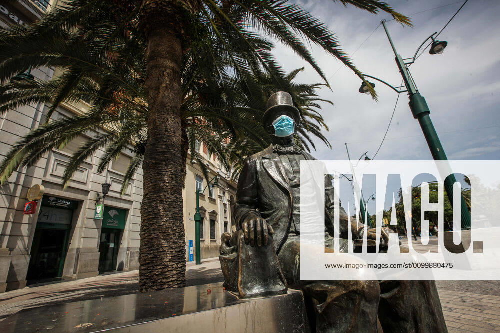 24 April 2020 (Malaga) The statue of Hans Christian Andersen is a sculpture located in Malaga in honour of the famous Danish writer who represents the writer sitting on a bench, in a relaxed attitude,The work is located in the Plaza de la Marina of the district Centre of Malaga has appeared with a mask during the crisis of the coronavirus - ZUMAc161 20200424_zap_c161_074