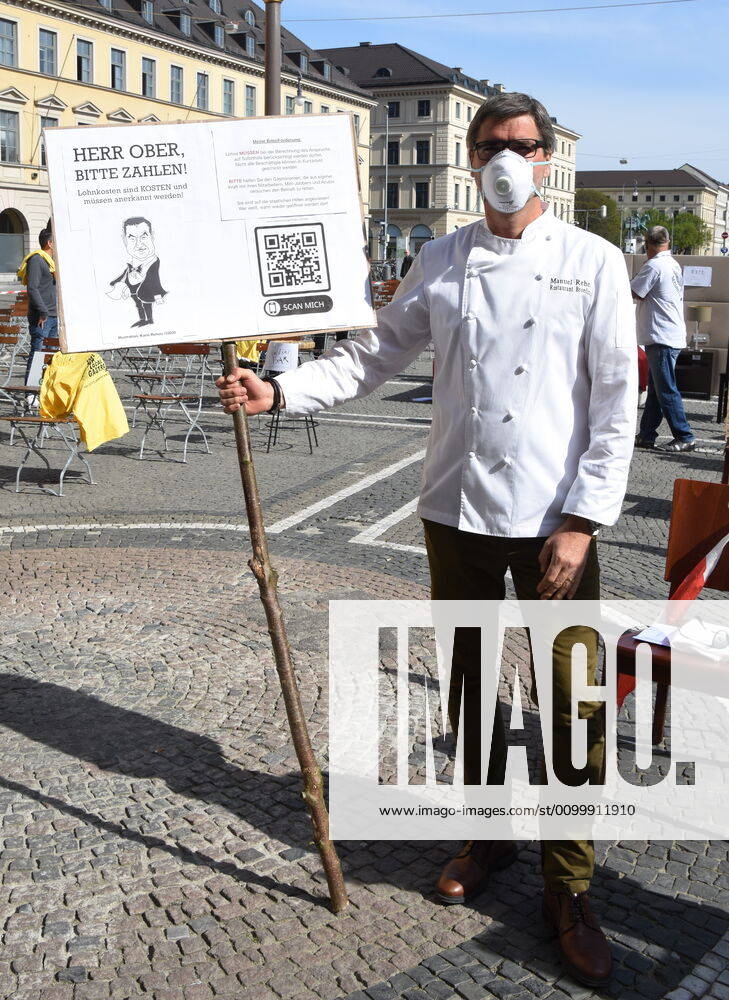 Manuel Reheis Koch-Gastronom-Restaurant Broeding Muenchen 24.04.20 Odeonsplatz Aktionstag von Leadersclub-Leere Stuehle-wegen des Corona Viru Muenchen
