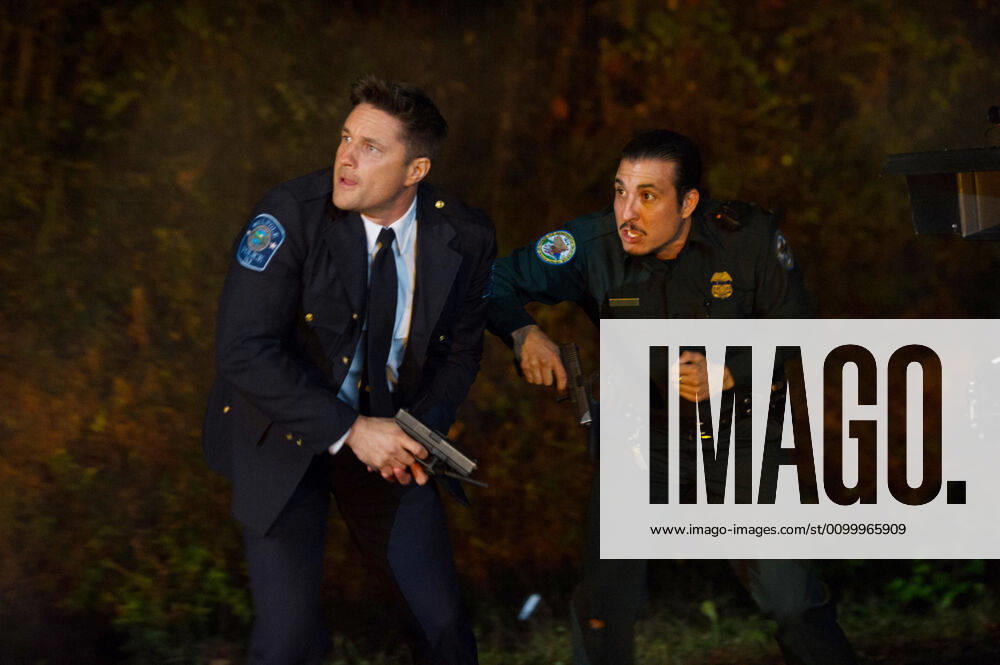 THE RED ROAD, (from left): Martin Henderson, Nick Gomez, Intruders , (Season 2, ep. 203, aired April 16, 2015). photo: Quantrell D. Colbert AMC courtesy Everett Collection AMC courtesy Everett Collection !ACHTUNG AUFNAHMEDATUM GESCHÄTZT! PUBLICATIONXNOTxINxCANxCHNxFRAxITAxJPNxNORxPOLxRUSxESPxUKxUSA