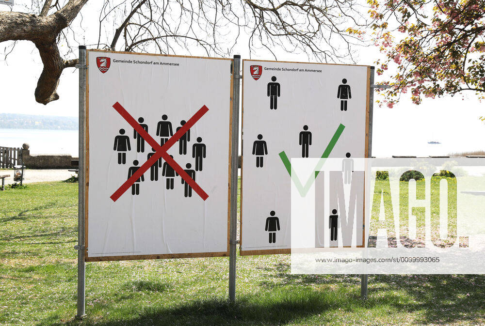 Corona Krise Abstandsregeln Plakat zur Abstandsregelung an der Strandpromenade in Schondorf am Ammersse, Schondorf am Ammersee Bayern Deutschland Strandpromenade