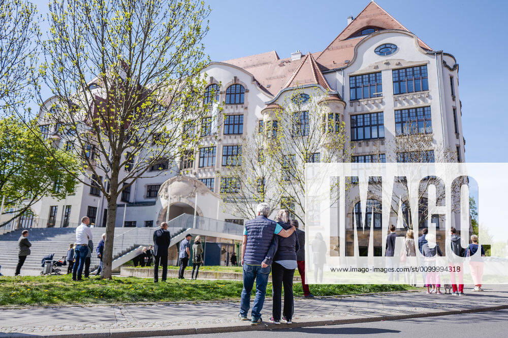 GUTENBERGGYMNASIUM ERFURT - GEDENKEN AN DAS ATTENTAT VON 2002 26 04 2020 - Erfurt: Gedenken an das Attentat am Erfurt Gutenberggymnasium am 26. April 2020. _________________