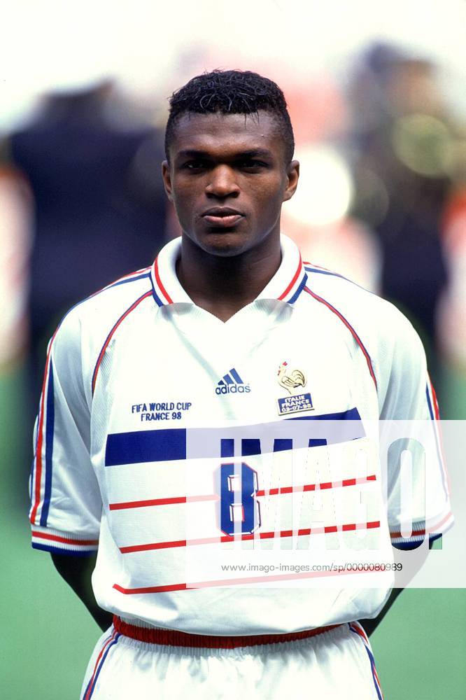 Sportfoto der franzose marcel desailly bei nationalhymn