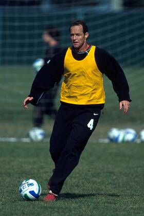 Thomas Dooley (N. Y. MetroStars) am Ball Fußball Herren MLS 2000, Major League Soccer, New York Metro Stars, NY, N.Y. (USA) Einzelbild New York Dynamik,