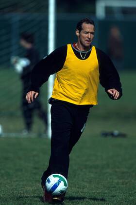 Thomas Dooley (N. Y. MetroStars) am Ball Fußball Herren MLS 2000, Major League Soccer, New York Metro Stars, NY, N.Y. (USA) Einzelbild New York Dynamik,