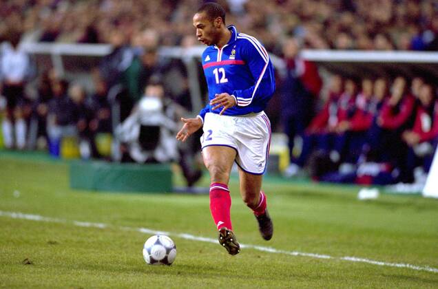 Thierry Henry (Frankreich) Fußball Länderspiel Herren Freundschaftsspiel 2001, Nationalmannschaft, Nationalteam, Nationaltrikot Einzelbild Stade de France Paris Dynamik,