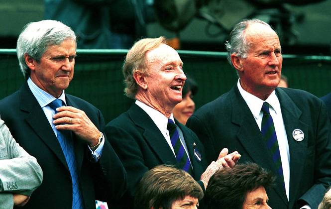 Champions Parade: V. li.: Roy Emerson, Rod Laver und Neale Fraser (alle Australien) Tennis Herren All England Championships 2000, WTA-Tour, Rasen, Rasenplatz, Rasentennis, Rasenturnier Gruppe Wimbledon London Freude,