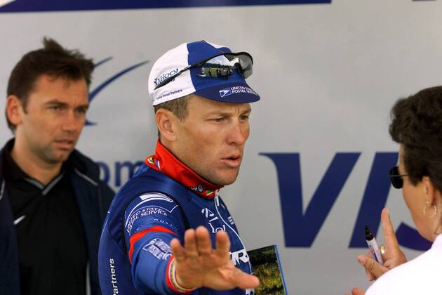 Lance Armstrong (USA US Postal Service) abweisend Radsport Herren Tour de Suisse 2001, Radrennsport, Straßenradsport, Straßenradrennsport, Radrennen Einzelbild Schweiz-Rundfahrt, Schweizrundfahrt Europa-Park Rust