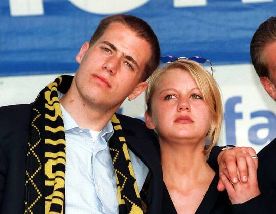 Lars Ricken (BVB) mit Freundin Tanja Fußball EC 1 Herren Champions League 1996 1997, BVB Borussia Dortmund Gruppe Olympiastadion München Harmonie Nachdenklichkeit,