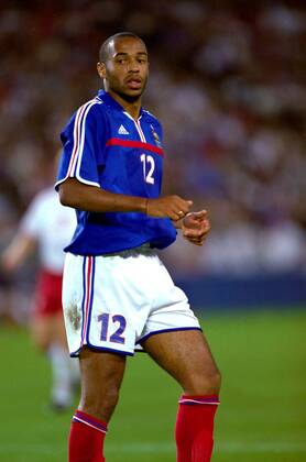 Thierry Henry (Frankreich) Fußball Länderspiel Herren Freundschaftsspiel 2001, Nationalmannschaft, Nationalteam, Nationaltrikot Einzelbild Stade de la Beaujoire Nantes