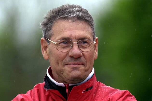 Trainer Eberhard Vogel (DSC) gut gelaunt Fußball Herren Regionalliga Nord 2001 2002, 3. Liga, Dresdner SC, Porträt Heinz-Steyer-Stadion Dresden