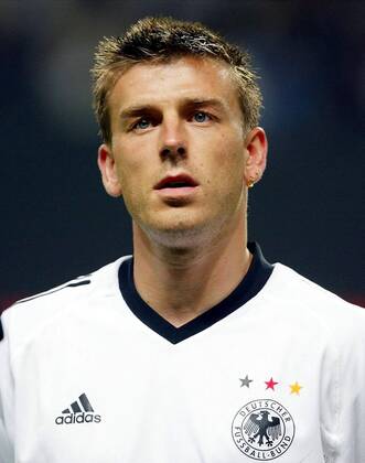 Bernd Schneider (Deutschland) Fußball WM Herren Weltmeisterschaft 2002, Länderspiel, Gruppenspiel, Gruppe E, Nationalmannschaft, Nationalteam Porträt Sapporo Dome Sapporo