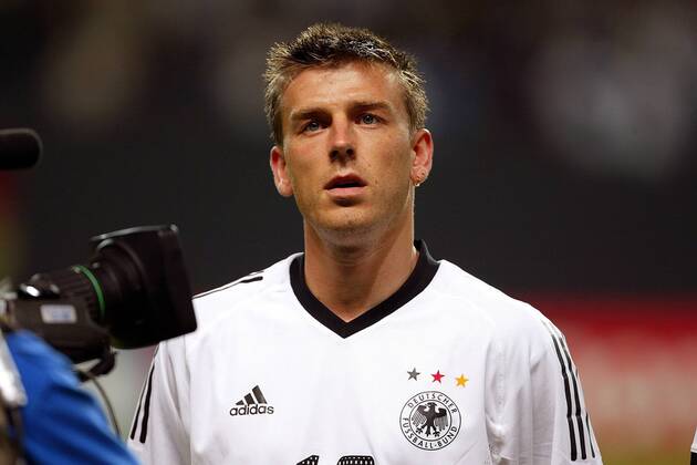 Bernd Schneider (Deutschland) Fußball WM Herren Weltmeisterschaft 2002, Länderspiel, Gruppenspiel, Gruppe E, Nationalmannschaft, Nationalteam, Vdig, Porträt Sapporo Dome Sapporo