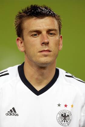 Bernd Schneider(Deutschland) Fußball WM Herren Weltmeisterschaft 2002, Länderspiel, Gruppenspiel, Gruppe E, Nationalmannschaft, Nationalteam, Vdig Porträt Stadion Ecopa Shizuoka