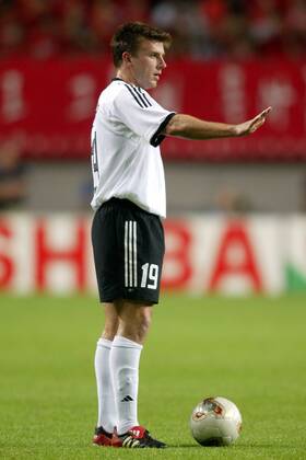 Bernd Schneider (Deutschland) Fußball WM Herren Weltmeisterschaft 2002, Länderspiel, Halbfinale, Nationalmannschaft, Nationalteam, Nationaltrikot, Einzelbild WorldCupStadium Seoul