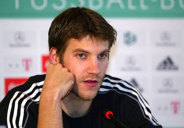 Torsten Frings (Deutschland) Fußball Herren Pressekonferenz 2002, PK, Pressetermin, Nationalmannschaft, Nationalteam, Porträt Barsinghausen Langeweile,