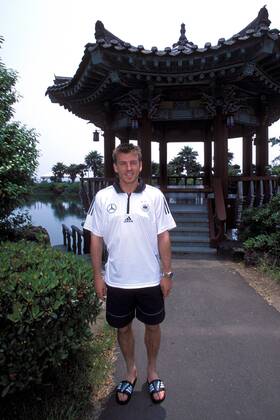 Bernd Schneider (Deutschland) Fußball WM Herren Weltmeisterschaft 2002, Shooting, Fotoshooting, Fototermin, Nationalmannschaft, Nationalteam, Vdia Einzelbild