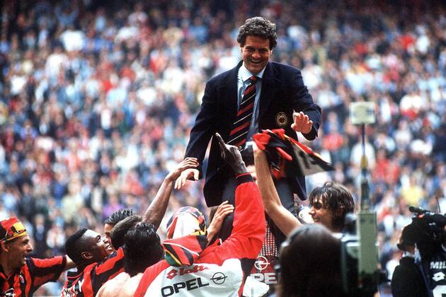 Trainer Fabio Capello (Milan) wird von seinen Schützlingen auf Schultern getragen Fußball Herren Serie A 1995 1996, 1. Italienische Liga, AC Mailand Gruppe Mailand Begeisterung, Freude,