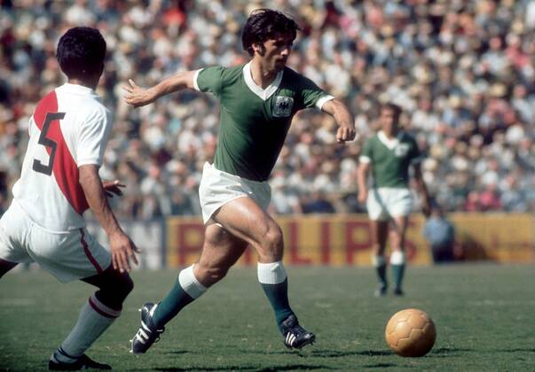 Gerd Müller (BR Deutschland) am Ball Fußball WM Herren Weltmeisterschaft 1970, Nationalmannschaft, Nationalteam, Nationaltrikot, Länderspiel, Gruppe Dynamik,