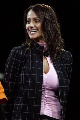 Die Ehemalige Turnerin Nadia Comaneci (Rumänien) zu Gast bei der Weltmeisterschaft Turnen WM Damen Weltmeisterschaft 2003, Kunstturnen, Geräteturnen, Einzelbild Anaheim Freude,