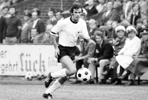 Ottmar Hitzfeld (BR Deutschland) im Nationaltrikot der Olympiaauswahl Fußball Länderspiel Herren Länderspiel 1972, Olympia-Auswahl, Olympiateam, Team, Nationalteam, Testspiel, Freundschaftsspiel Einzelbild München Dynamik,